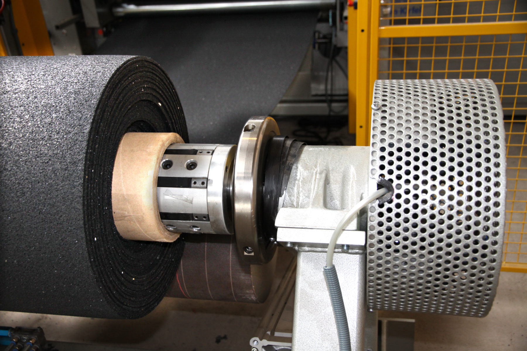 Cylinder peeling machine